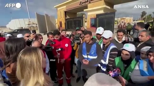 Angelina Jolie visita il valico di Rafah in Egitto, al confine con Gaza