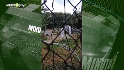 ¡Tragedia en Bello! Carro chocó contra un poste y quedó destruido: murieron las dos personas que iban adentro