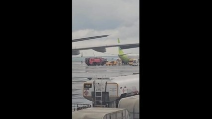 진에어, 제주공항 출발 전 기내 연기에 긴급 점검 / YTN