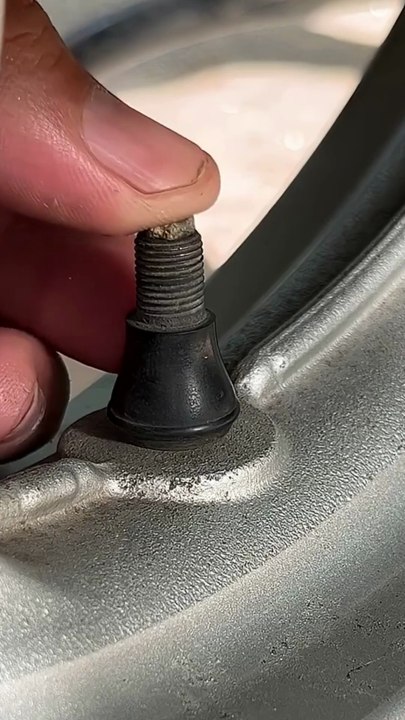 How to Fill Air in a Bike Tyre