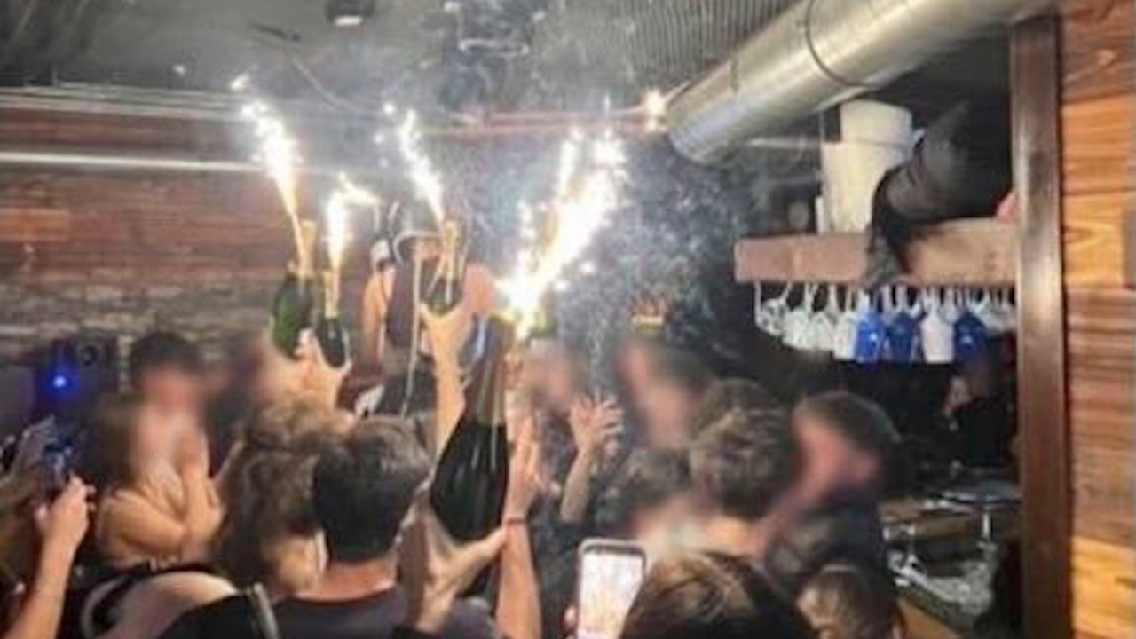 Bengalas en botellas de champán, principal hipótesis de la Fiscalía sobre la causa del incendio