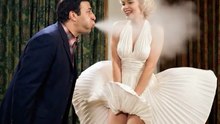 Üç Kağıtçı Rıfkı Efendi, Marilyn Monroe'yu Üflüyor (Kemal Sunal)