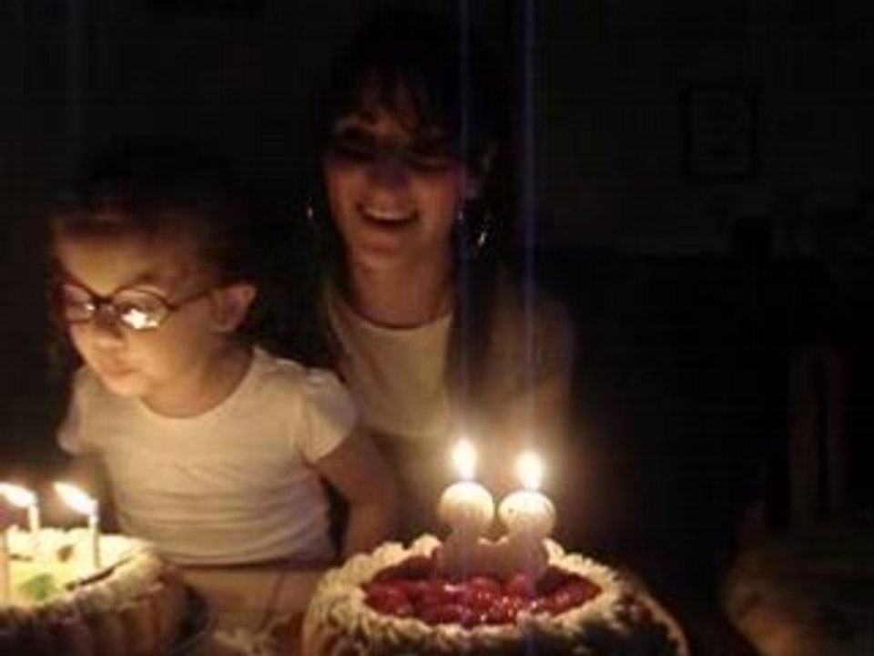 Chloé et Tata Aurélie soufflent encore leurs bougies