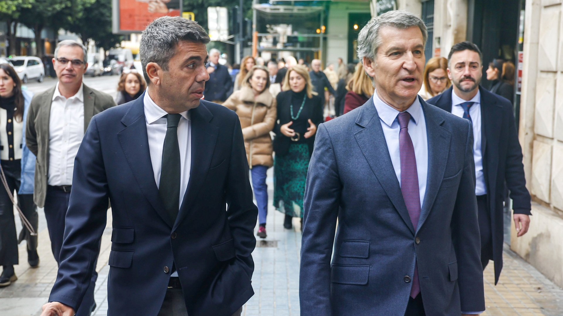 Feijóo pidió a Mazón que liderara la comunicación sobre la dana en un mensajes de WhatsApp