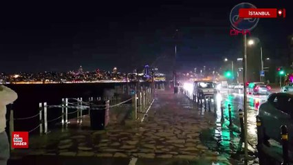 İstanbul Üsküdar sahilinde lodos etkili oldu; dev dalgalar oluştu