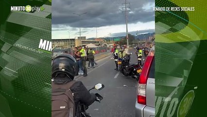 ¡Tremenda mechoneada colectiva en la Autopista Sur!: el año nuevo arrancó con una riña monumental en pleno trancón