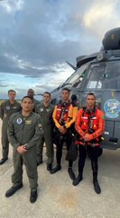 Vídeo mostra resgate de ocupantes de helicóptero que pousou no mar em Cabo Frio (RJ)