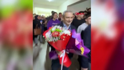 Yıllarını eğitime adadı, gözyaşlarıyla uğurlandı! Emekli öğretmene anlamlı veda