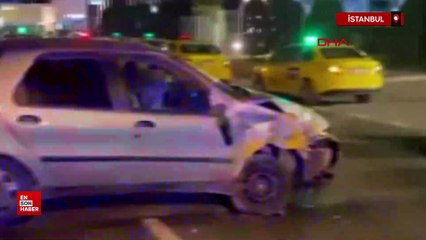 İstanbul Avcılar’da çaldıkları motosikletle polisten kaçan şüpheliler otomobile çarptı