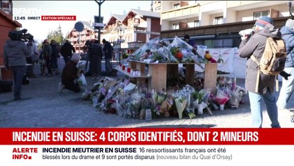 "Ça aurait pu être n'importe qui": l'émotion des familles qui viennent se recueillir devant le bar incendié à Crans-Montana