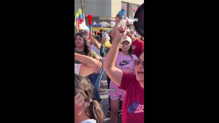 Chili : des Vénézuéliens célèbrent la capture de Maduro par les États-Unis