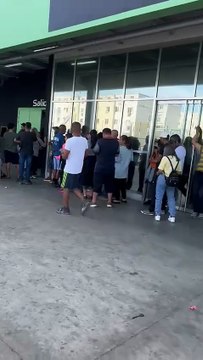 Largas filas en supermercados de Venzuela