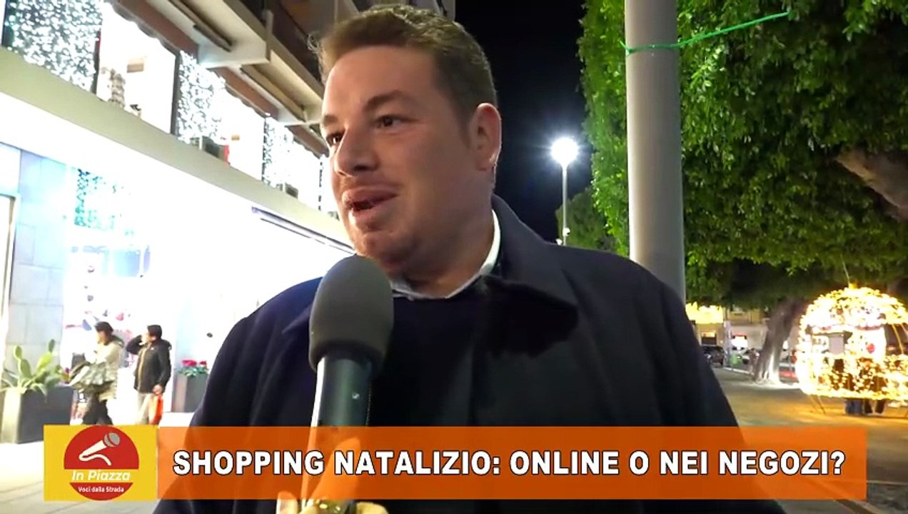 In Piazza: Shopping nei negozi o su internet?