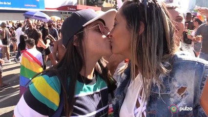 Miles de personas marchan en Sao Paulo por los derechos de la comunidad LGBT