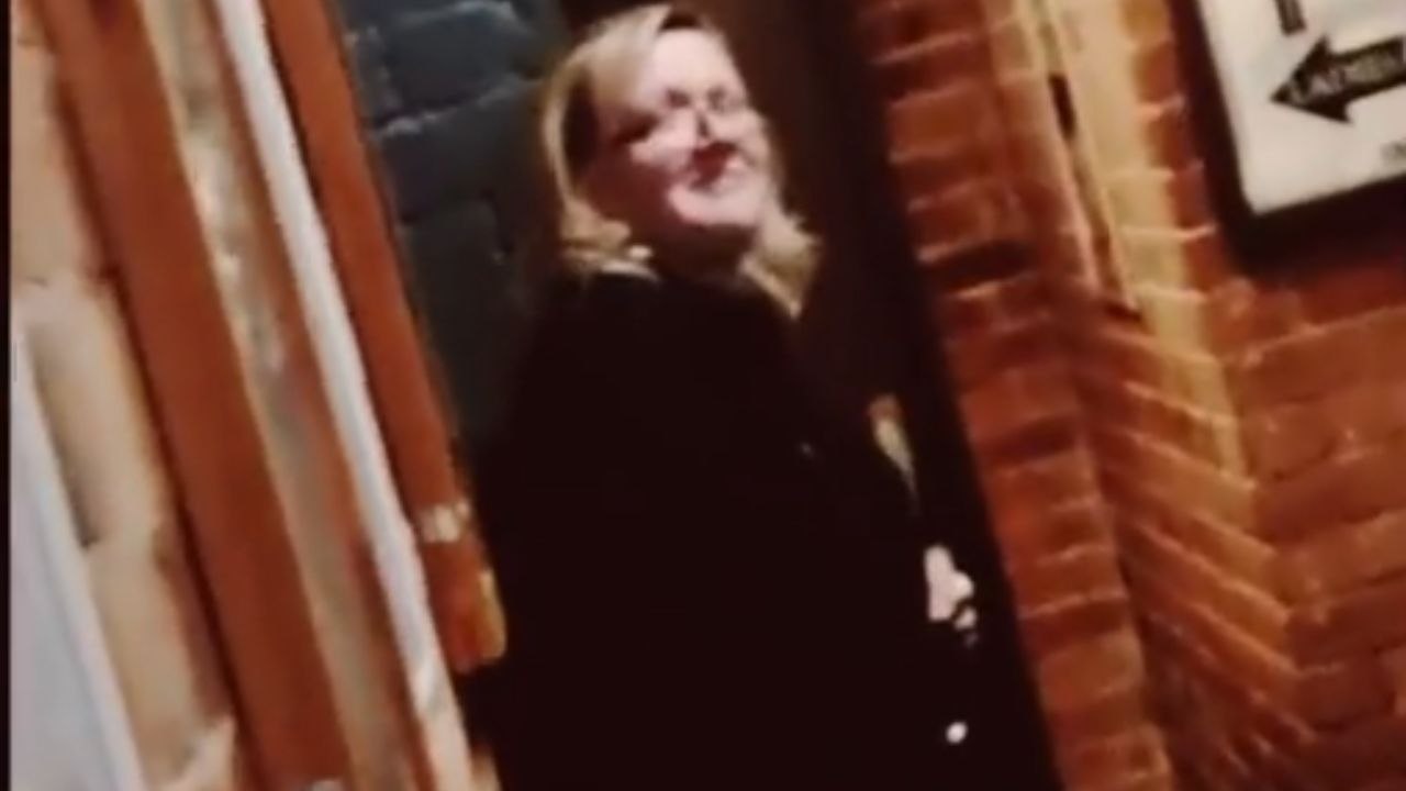 Woman waits outside bathroom to scare her friend but ends up scaring someone else