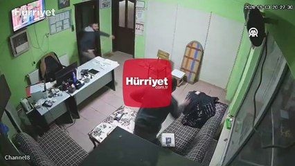 Elazığ'da 4,7 büyüklüğündeki deprem anı kamerada