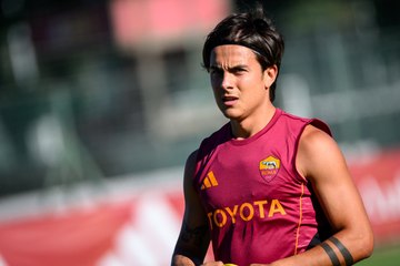 Roma, Dybala show in allenamento: si improvvisa portiere e para-rigori