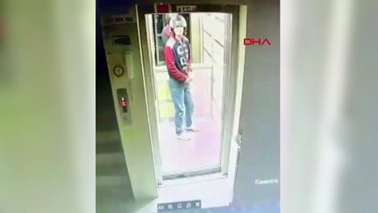 Kaskla apartmana giren şüpheli idrarını yapıp, damdaki kuşları çaldı; o anlar kamerada