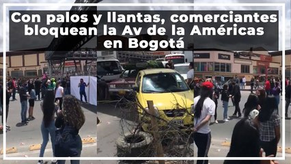 Con palos y llantas, comerciantes bloquean la Av de la Américas en Bogotá
