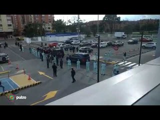 Con calle de honor, así despidieron en la Clínica Colombia al médico que murió por coronavirus.