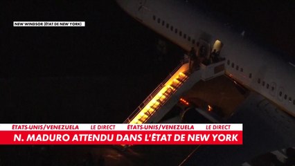 Nicolas Maduro sort de l'avion à New York