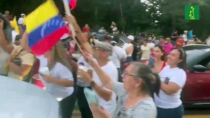 Nacho se une a venezolanos en República Dominicana para celebrar captura de Nicolás Maduro