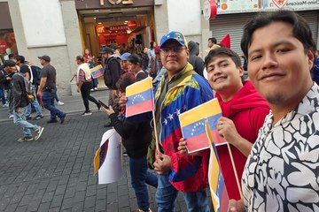 Ciudadanos de Puebla protestan por la intervención de Estados Unidos en Venezuela | VIDEO