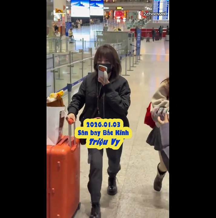 2026.01.03 Triệu Vy ở sân bay Thượng Hải & Bắc Kinh