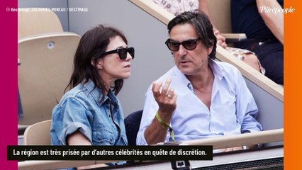 Yvan Attal et Charlotte Gainsbourg ont jeté leur dévolu sur une résidence secondaire au coeur des Alpilles, un village pittoresque prisé par les stars