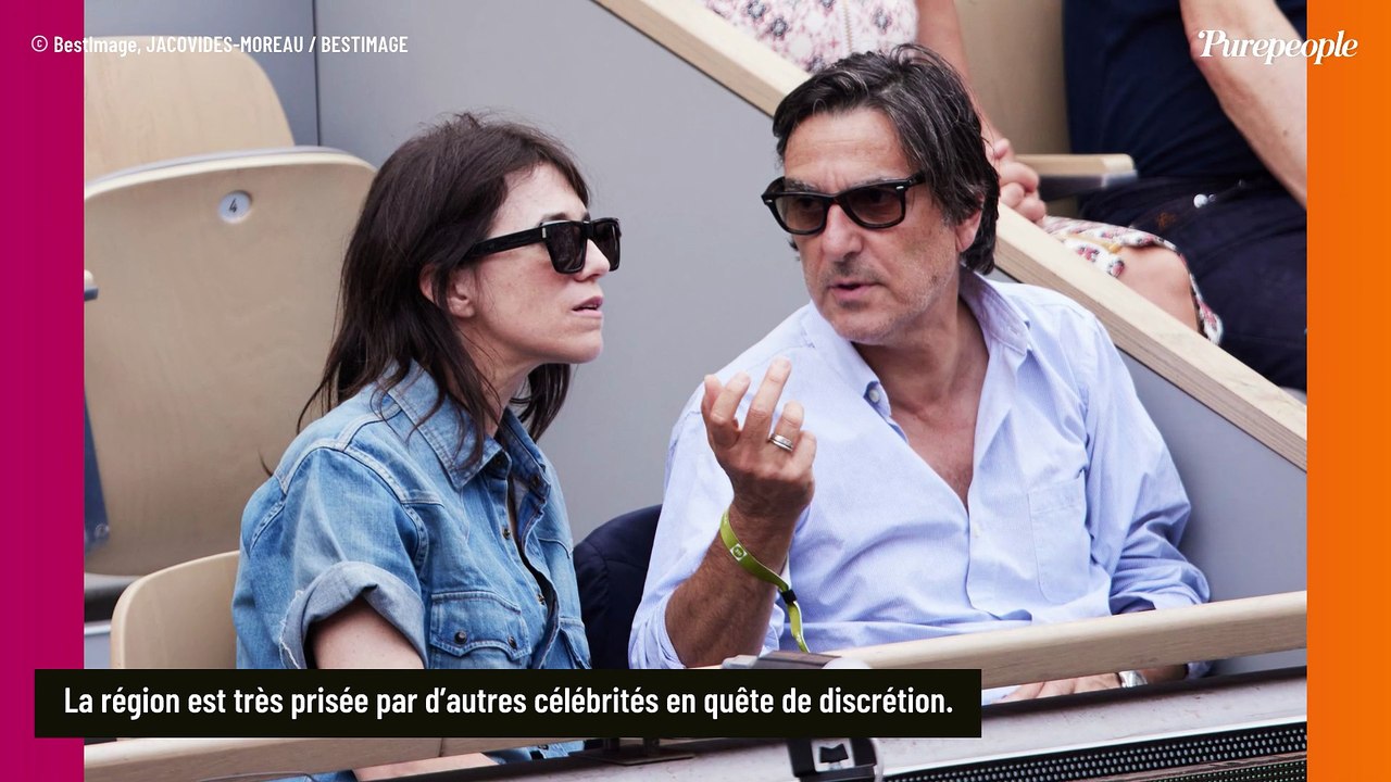 Yvan Attal et Charlotte Gainsbourg ont jeté leur dévolu sur une résidence secondaire au coeur des Alpilles, un village pittoresque prisé par les stars