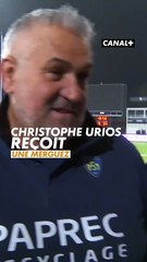 Paroles tenues 🤝Deux supporters de Montauban ont offert une merguez à Christophe Urios. Pour rappel, lors du match aller, les mêmes supporters avaient brandi un drapeau : « Urios ! On t’attend, on a les merguez. » 🤣