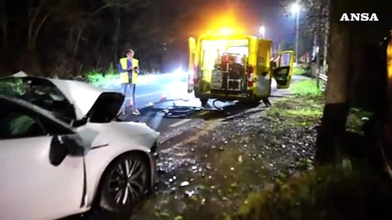 Frontale tra due auto a Roma, tre morti e un ferito grave