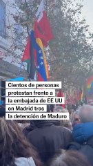 Protestas frente a la embajada de EE UU en Madrid tras la detención de Maduro