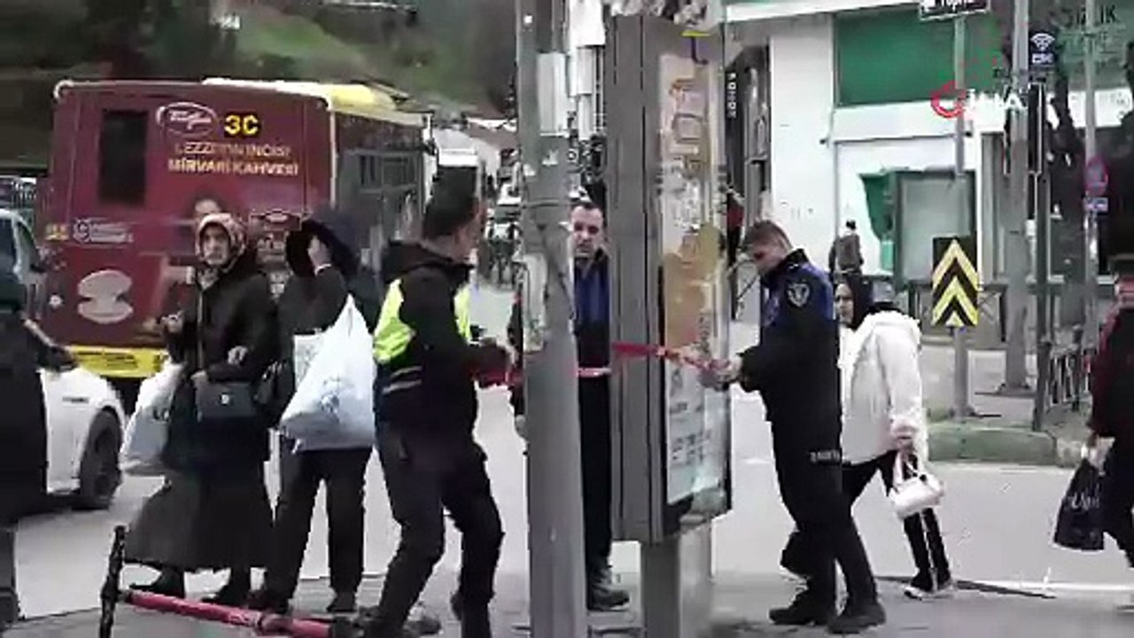 Faciaya ramak kala! Lodos annesinin sürdüğü bebek arabasını uçurdu, bebek ucuz kurtuldu!