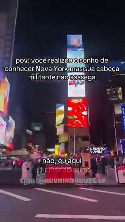 A esquerdista foi conhecer EUA e se emocionou 😂