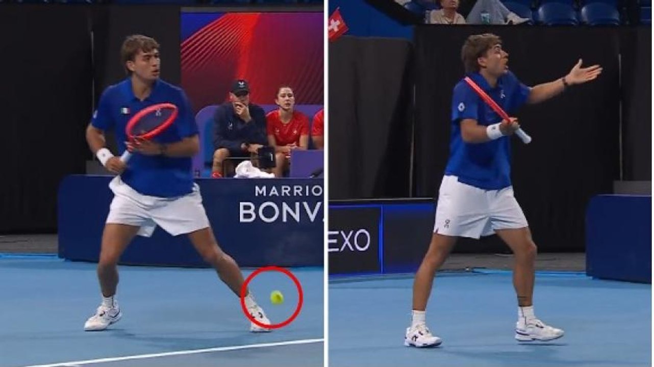 La pallina cade dalla tasca, Cobolli si ferma e scoppia la polemica