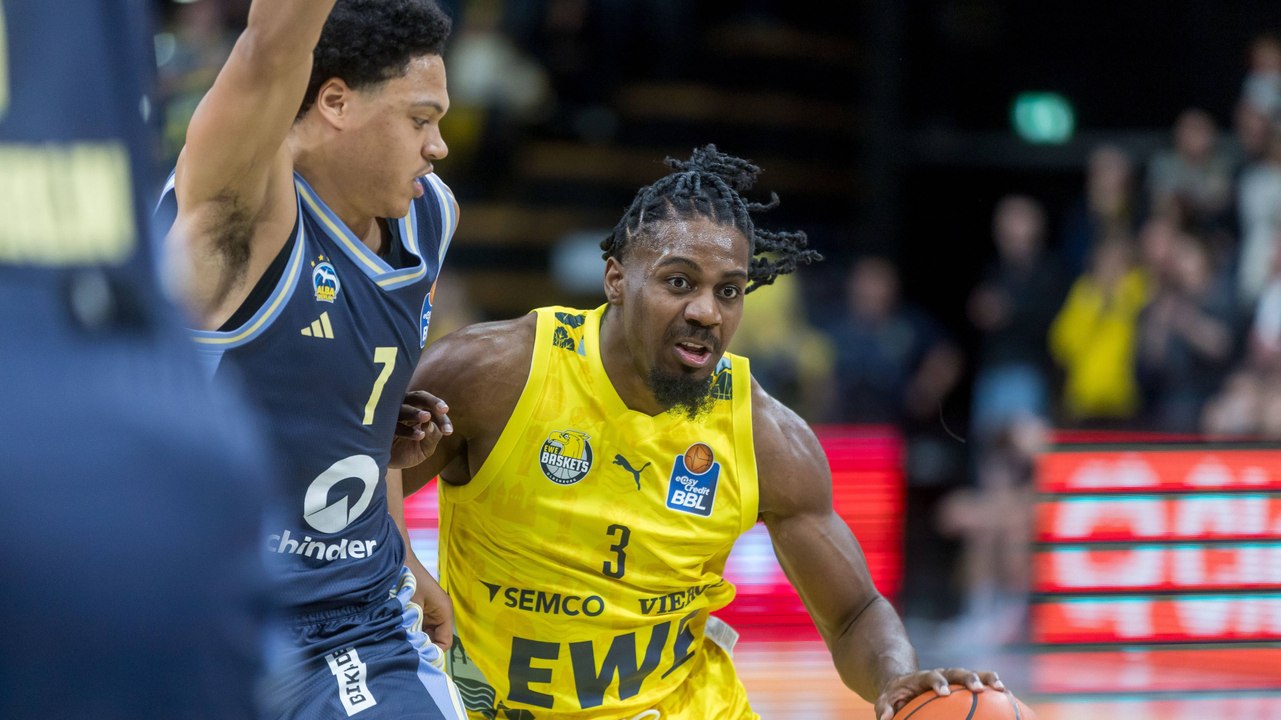 Im Video: Clemons trifft lange nichts - und dann den Gamewinner gegen Alba!