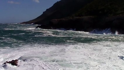 60 min relaxing ocean waves crashing into rocky shore - no music - high quality sound - HD video_Clip