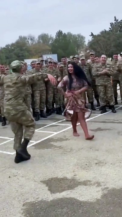 Beautiful lady dance with army #bellydance #bellydancerlovers #danseoriantale #رقص #رقص_شرقي #bellydancer #cairo #dubai #turkish #dance #turkishdance