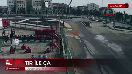 Afyonkarahisar’da tır ile üç tekerlekli motosiklet çarpıştı