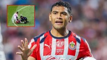 Chivas vs. Leones Negros: Tiba Sepúlveda sale del campo de juego por lesión