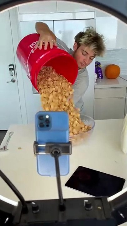 Venom_ Baby Cat   It s Not Good To Waste Food  _ Don t Waste Food   funnycat  catsoftiktok   shorts