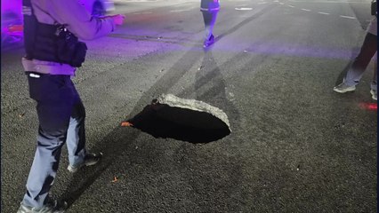 경기 군포시 산본동에서 땅 꺼짐...차량 4대 파손 / YTN