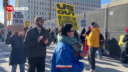 Amerikalılar, Maduro'nun tutulduğu gözaltı merkezi önünde ABD'nin Venezuela'ya müdahalesini protesto ediyor