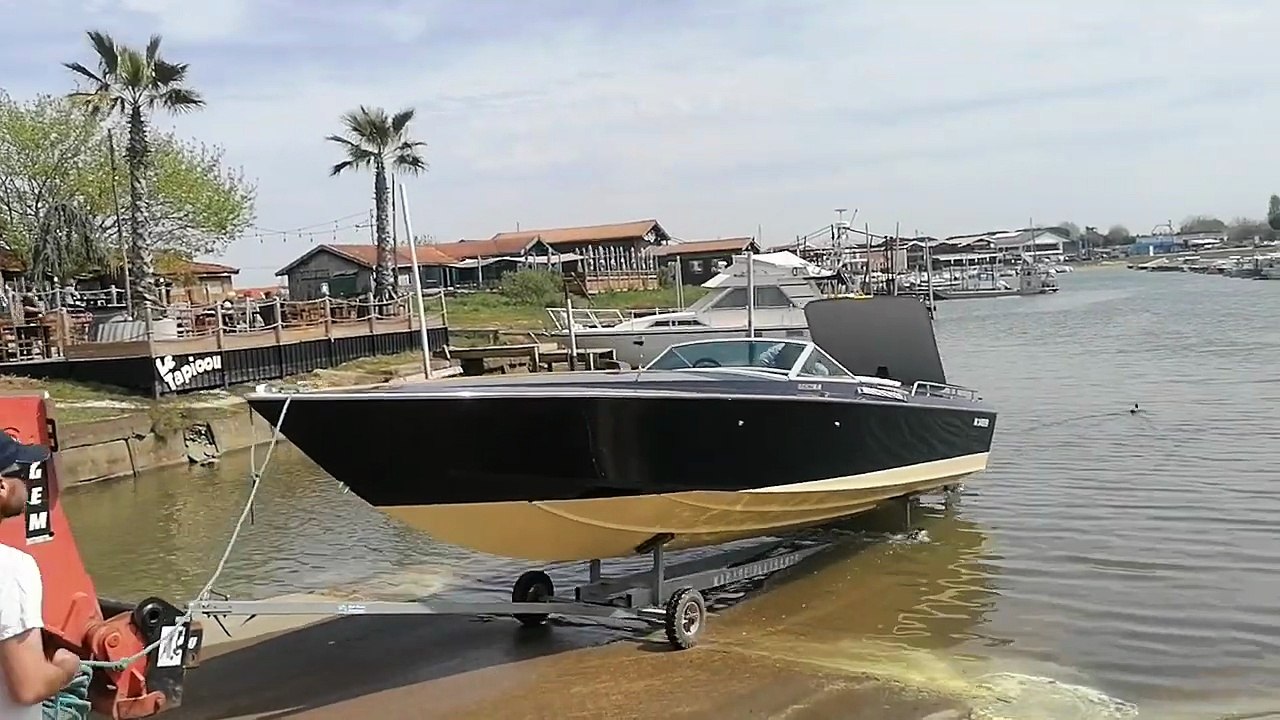 2022 – Johnny Hallyday : le 22 avril, son ancien bateau remis à l’eau à La Teste-de-Buch (Sud Ouest)