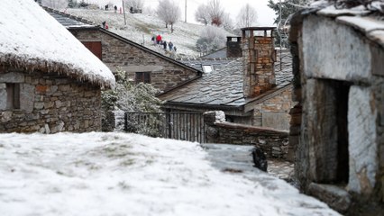 La borrasca 'Francis' deja fuertes nevadas por toda la península