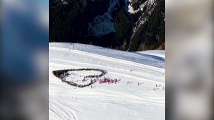 Commovente omaggio a Crans-Montana alle vittime dell'incendio e ai soccorritori