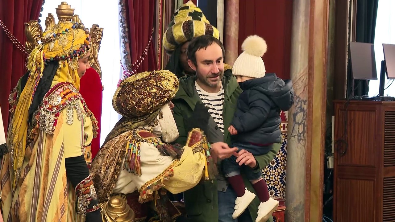 Los Reyes Magos llegan a las ciudades españolas para repartir ilusión entre los más pequeños