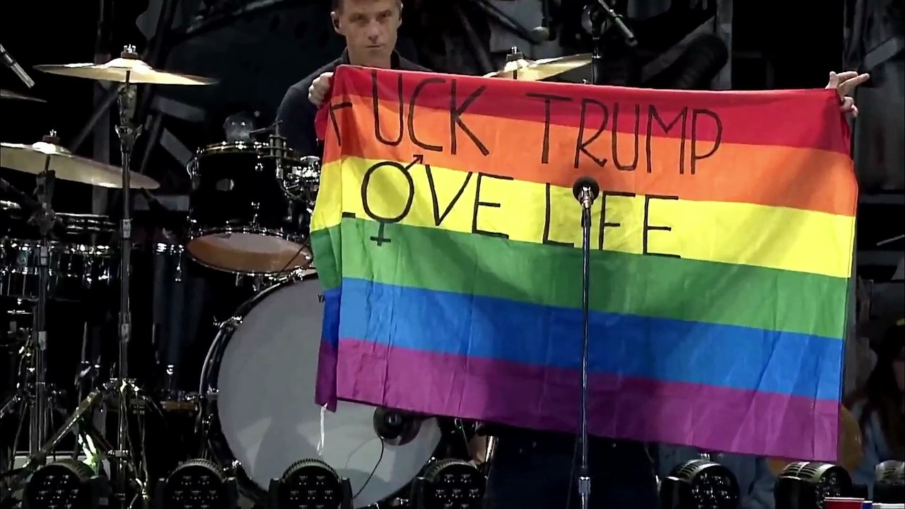 Rockin' in the Free World (Neil Young cover) - Pearl Jam (live)