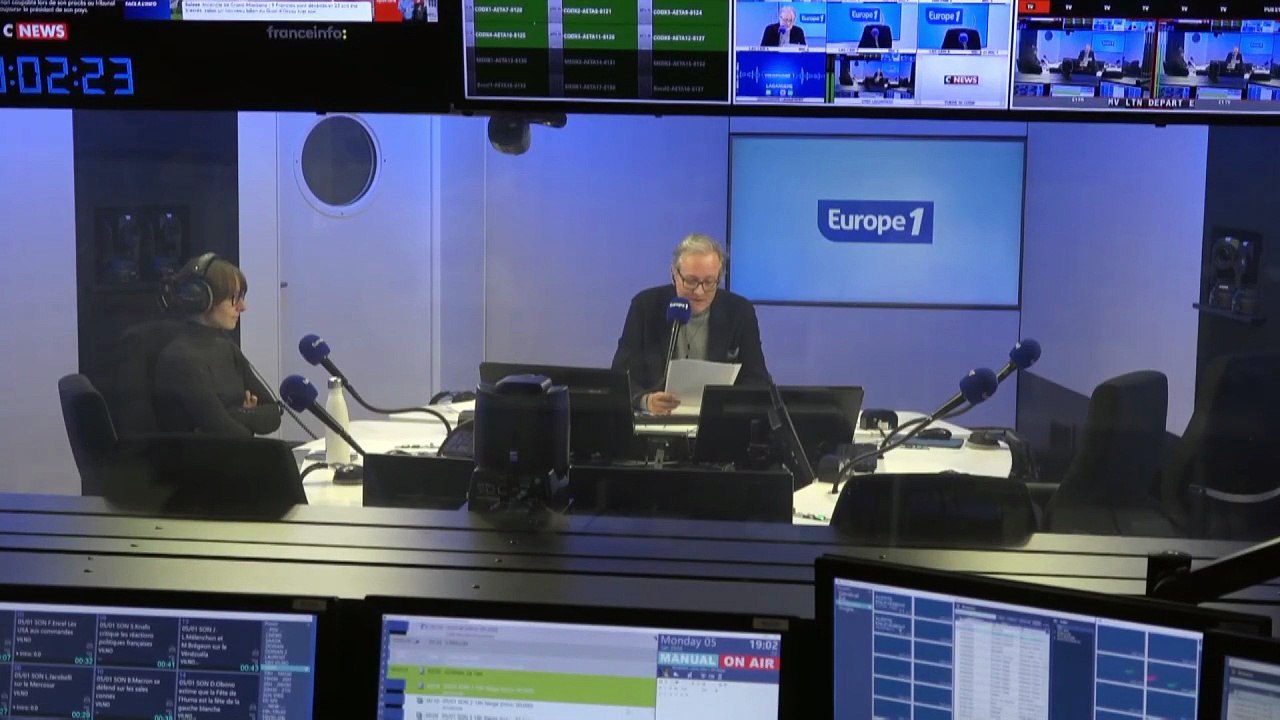 EN DIRECT - Neige : plus de 1000 kilomètres de bouchons en Île-de-France, un record